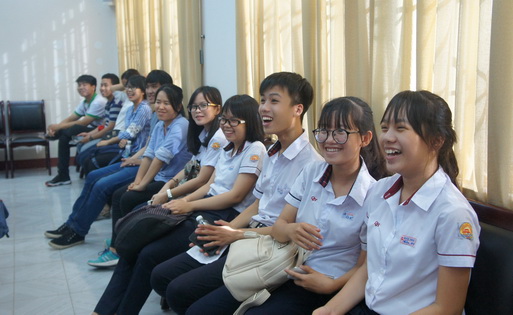 Quoc Hoc students