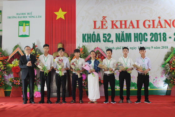 20180915 Khai giang k52 Khen thuong cac Thu khoa dau vao