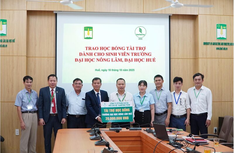 16 10 25 Trao hoc bong 1