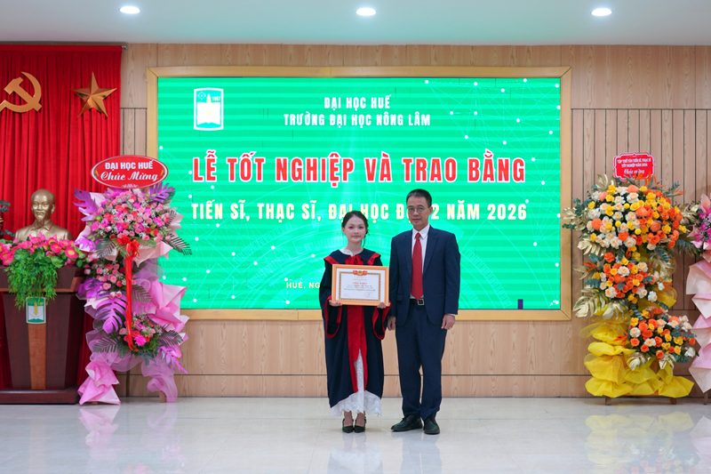 030726 Trao bang khen